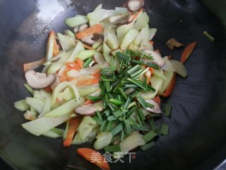 香菇胡萝卜炒佛手瓜步骤6