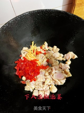 彩椒炒鸡丁步骤7