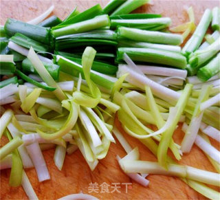 双韭炒鱿鱼步骤2
