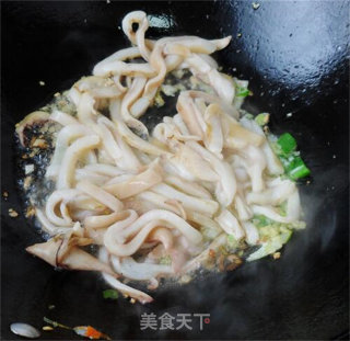 双韭炒鱿鱼步骤5