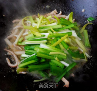 双韭炒鱿鱼步骤6