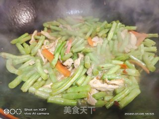 肉丝烧四季豆步骤3