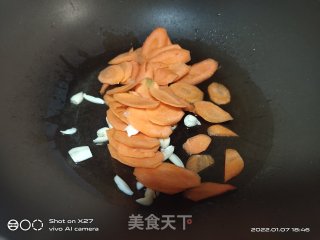 娃娃菜炒胡萝卜步骤3