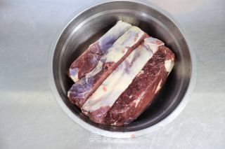 电饭煲炖牛肋条步骤1