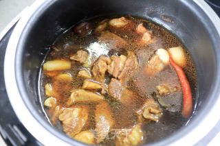 电饭煲炖牛肋条步骤8