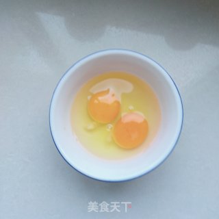 腊肉蒜黄炒鸡蛋步骤3