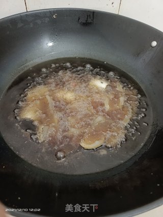 炸猪皮步骤2