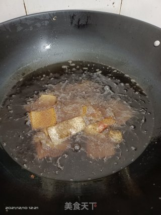 炸猪皮步骤3