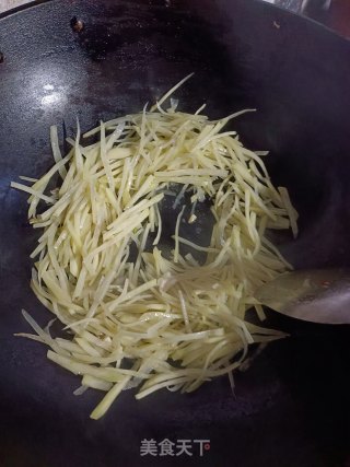 炒土豆丝儿步骤4