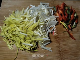 蒜黄炒腊肉步骤2
