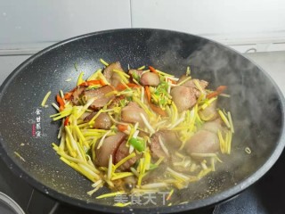 蒜黄炒腊肉步骤5