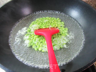 肉末胡萝卜炒毛豆步骤3