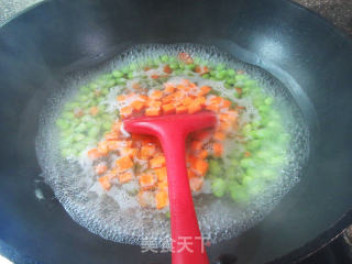 肉末胡萝卜炒毛豆步骤4