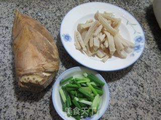牛肚炒冬笋步骤1
