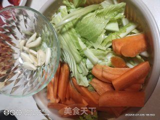 蒜香茭白菜步骤1