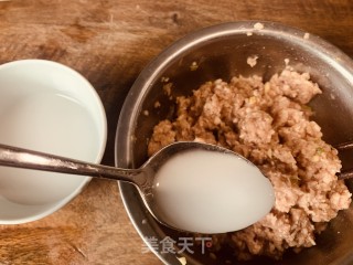 鲜香狮子头步骤7