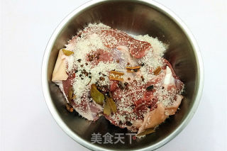 盐水肘子步骤4