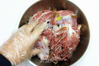 盐水肘子步骤5