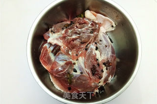 盐水肘子步骤6