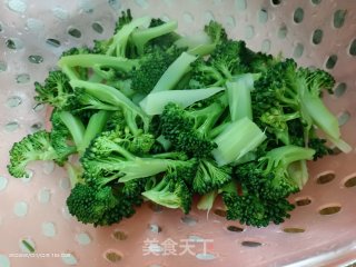 五花肉炒花菜步骤2