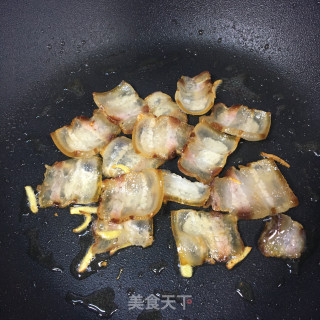 腊肉炒青椒杏鲍菇步骤4