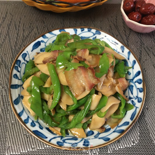 腊肉炒青椒杏鲍菇步骤8