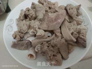 鸭杂炒葱段步骤4