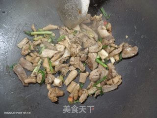鸭杂炒葱段步骤8