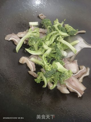 猪头肉炒菜花步骤2