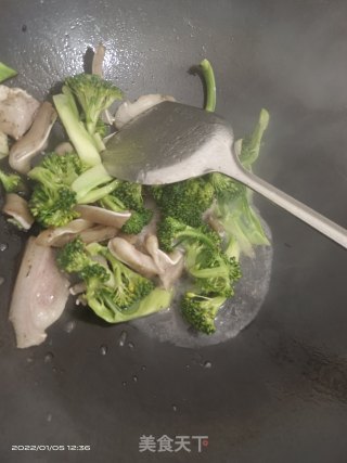 猪头肉炒菜花步骤3