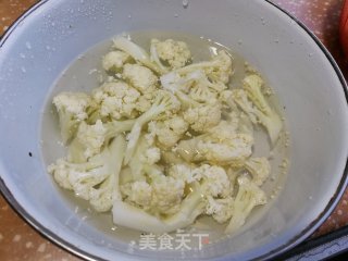 香菇胡萝卜炒花菜步骤1