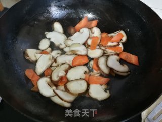 香菇胡萝卜炒花菜步骤4