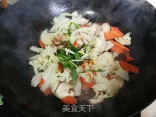 香菇胡萝卜炒花菜步骤6