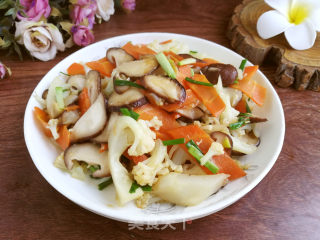 香菇胡萝卜炒花菜步骤7
