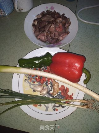 双椒腊舌步骤1