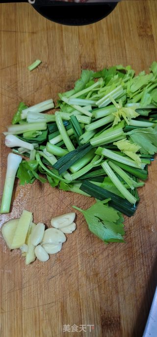 鹿茸菇焖鸡步骤2