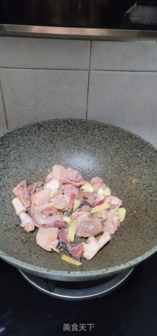 鹿茸菇焖鸡步骤3