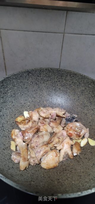 鹿茸菇焖鸡步骤4