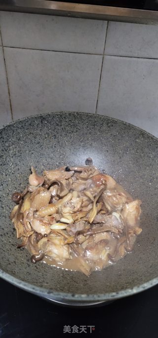 鹿茸菇焖鸡步骤8