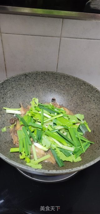 鹿茸菇焖鸡步骤9