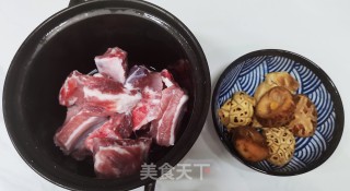 排骨炖花菇步骤2