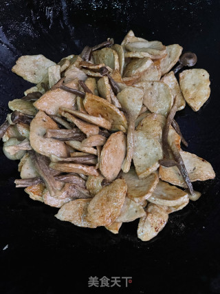 鹿茸菇炒肉饼步骤8