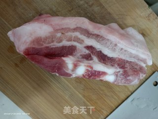 五花肉炒尖椒步骤1