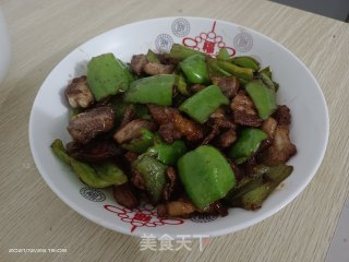 五花肉炒尖椒步骤8