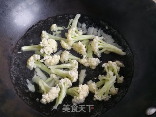 花菜炒回锅肉步骤5