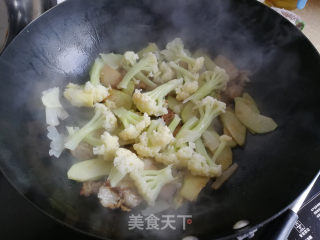 花菜炒回锅肉步骤7