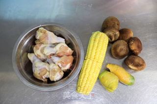 鸡翅根炖玉米步骤1