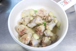 鸡翅根炖玉米步骤4