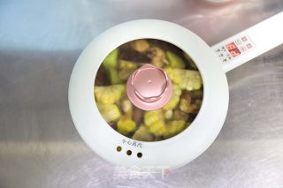 鸡翅根炖玉米步骤7