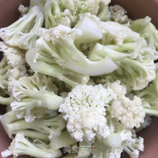 蒜苗番茄炒菜花步骤1